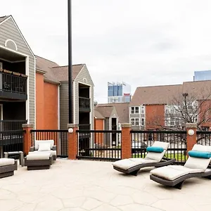  Apartment Downtown Condo, Walk To Broadway With Free Parking